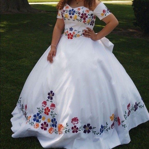 BEAUTIFUL CUSTOM MEXICAN QUINCE DRESS SIZE 10-12 - Picture 2 of 3